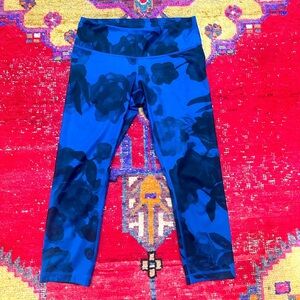 LULULEMON blue/black floral leggings sz 6